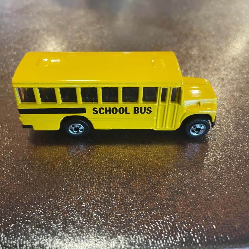 Hot Wheels 1988 Vintage Yellow Public School Bus BW Blackwall,